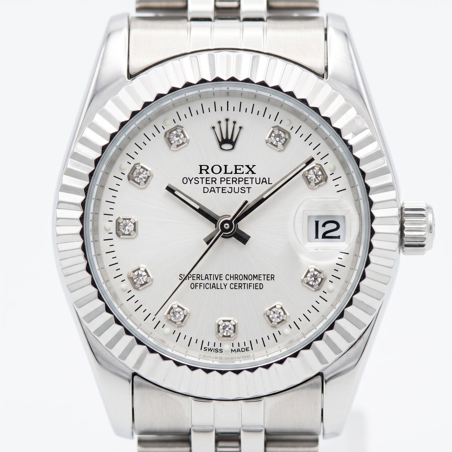 Woman wearing Zeldior Rolex Datejust silver watch